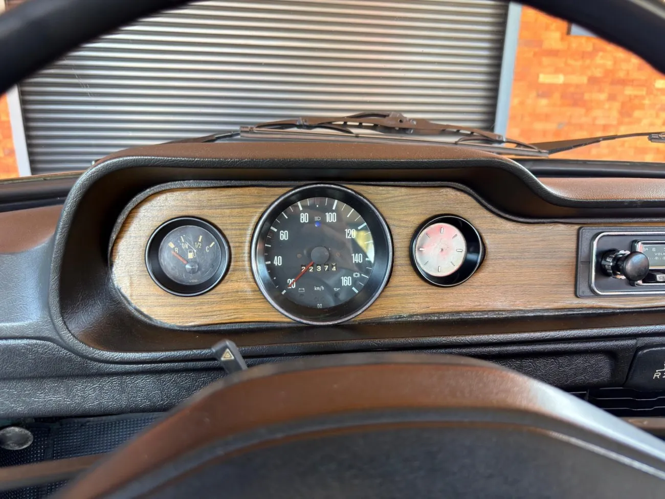 Volkswagen Brasília 1978 restaurada com conjunto de suspensão em padrão clássico
