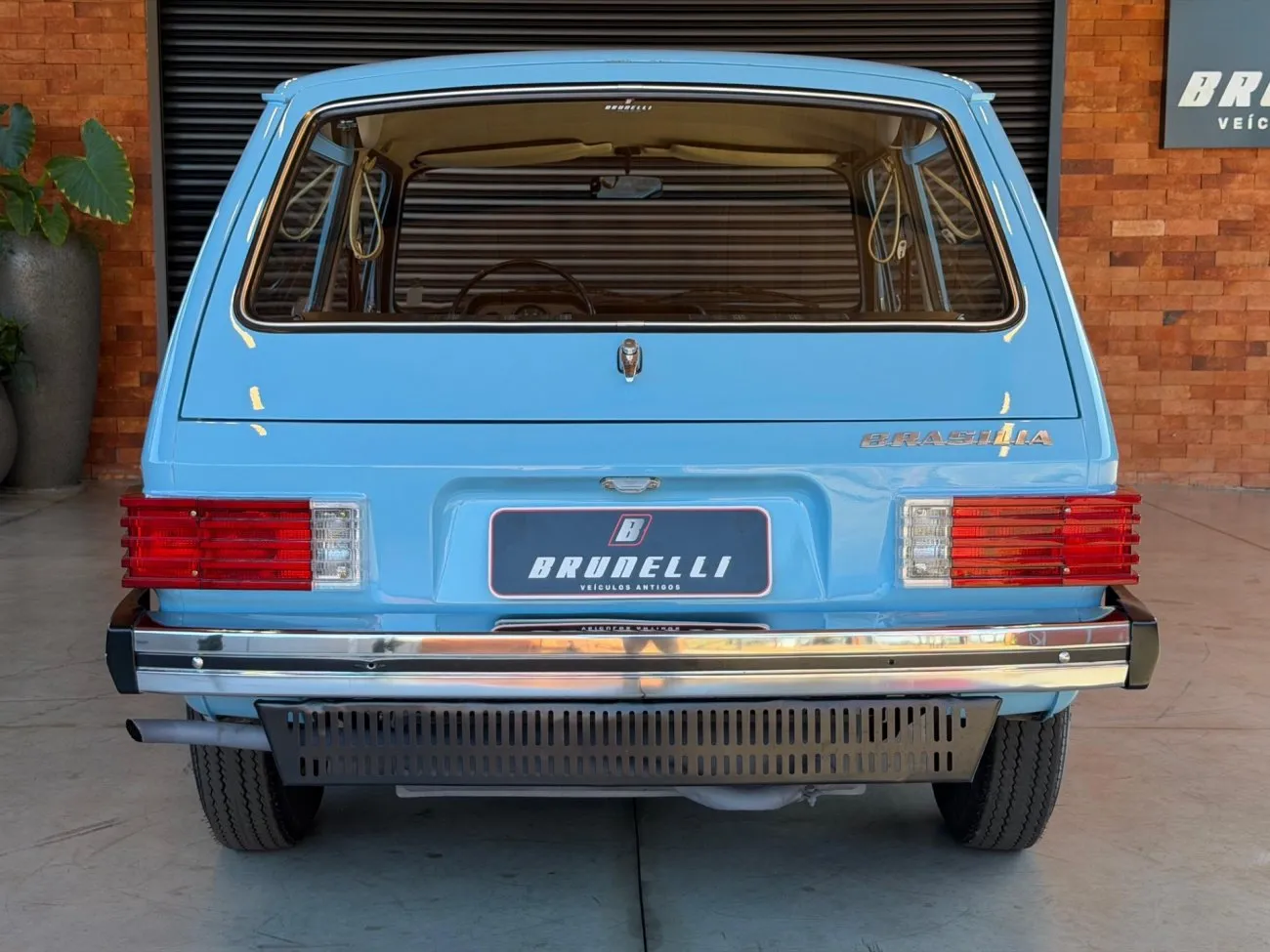 Rodas dianteiras da VW Brasília 1978 para inspeção de cambagem