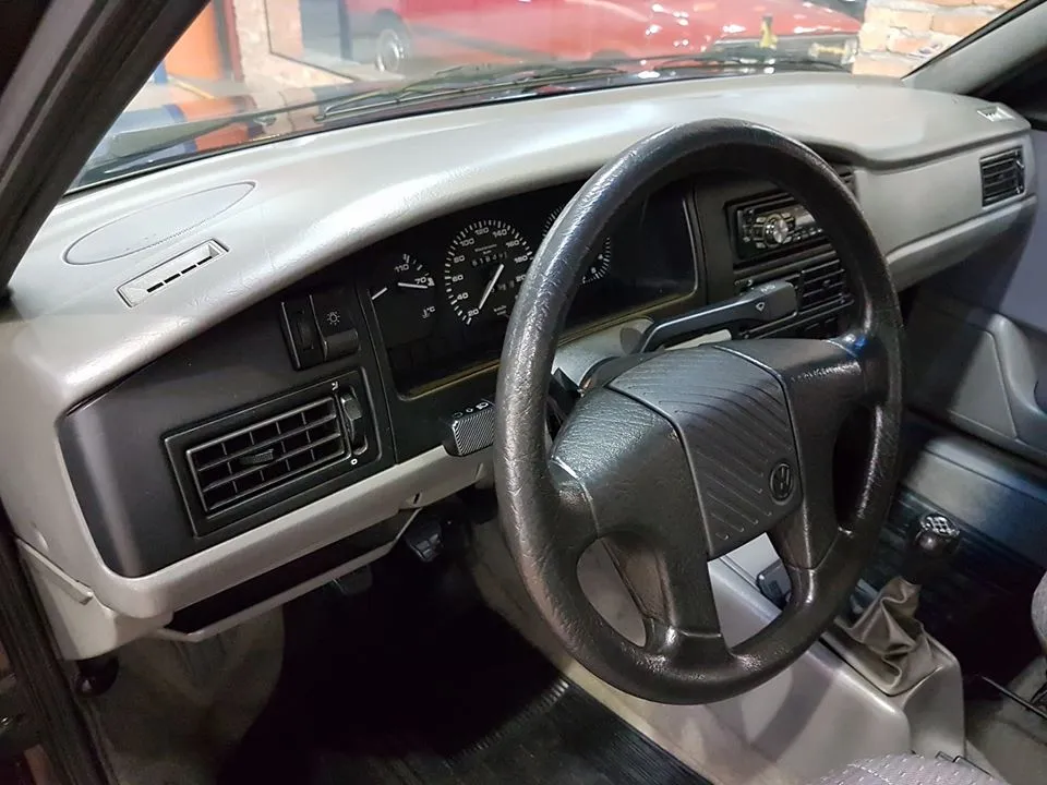 Peças e acabamentos do VW Santana 1993 em processo de avaliação