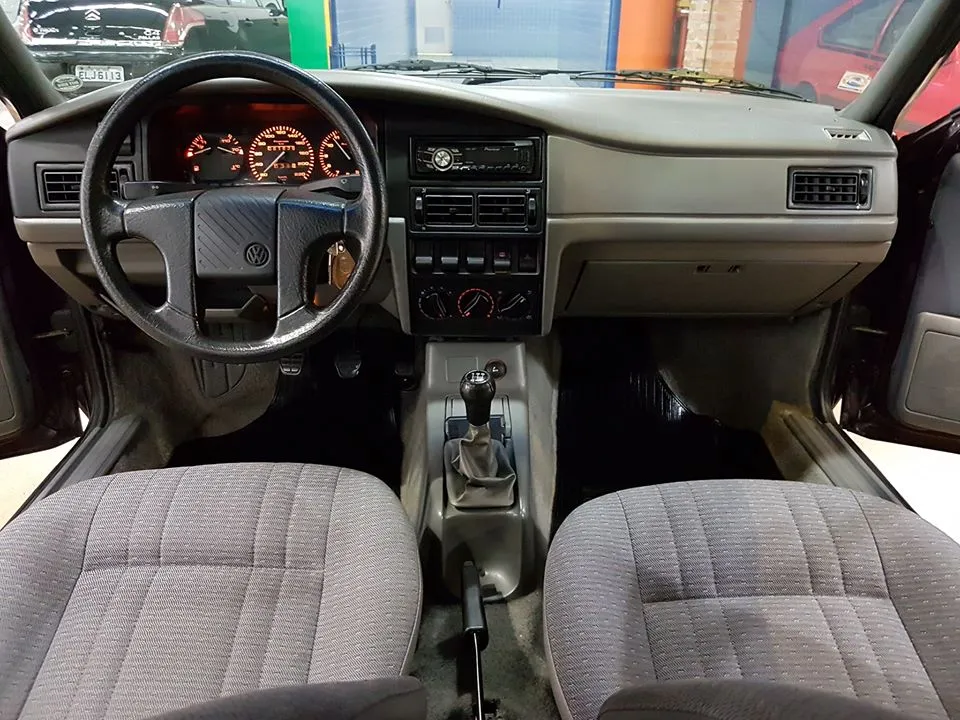 Inspeção detalhada de um Volkswagen Santana CLi 1993 antes da compra