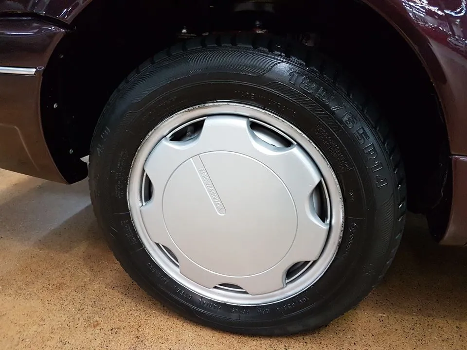 Carroceria do VW Santana 1993 para inspeção de alinhamento e corrosão