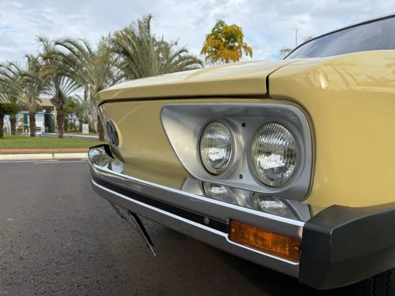 Volkswagen Brasília 1978 restaurada com acabamento marrom
