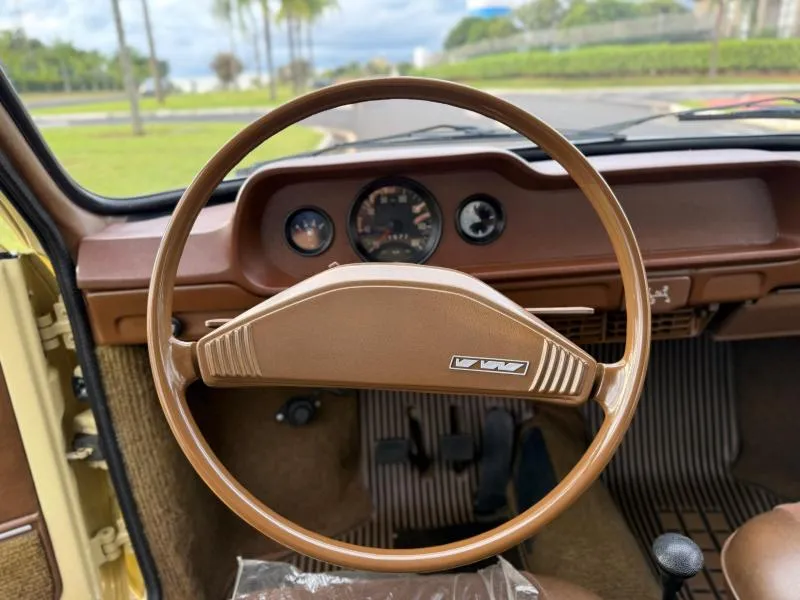 Processo de desmontagem e restauração da Volkswagen Brasília 1978