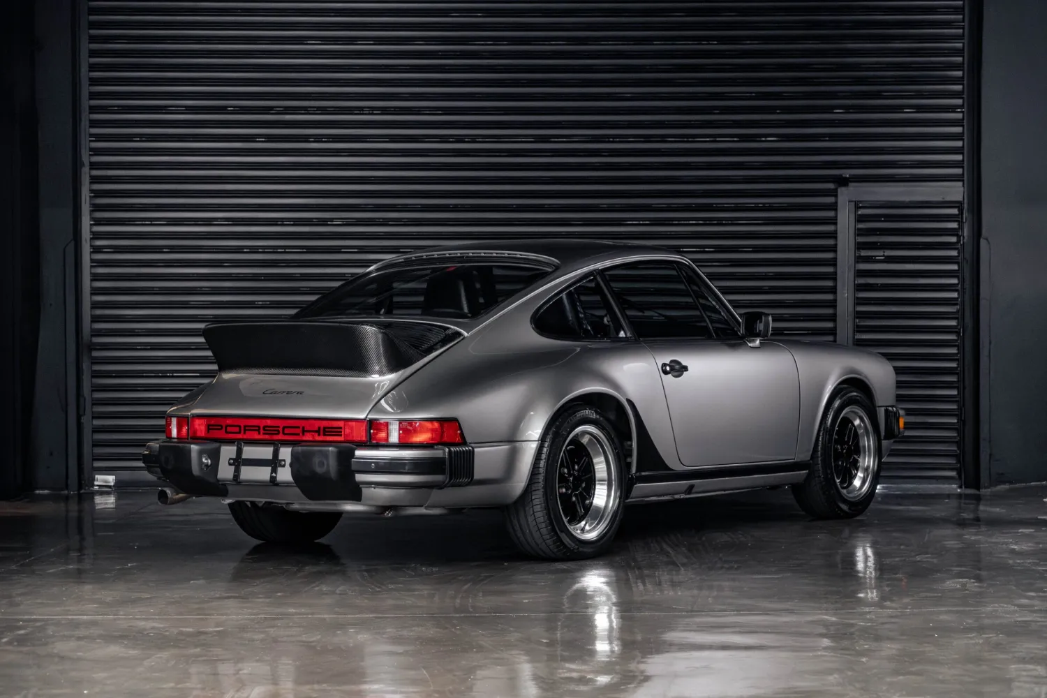 Vista frontal do Porsche 911 Carrera 3.2 1986