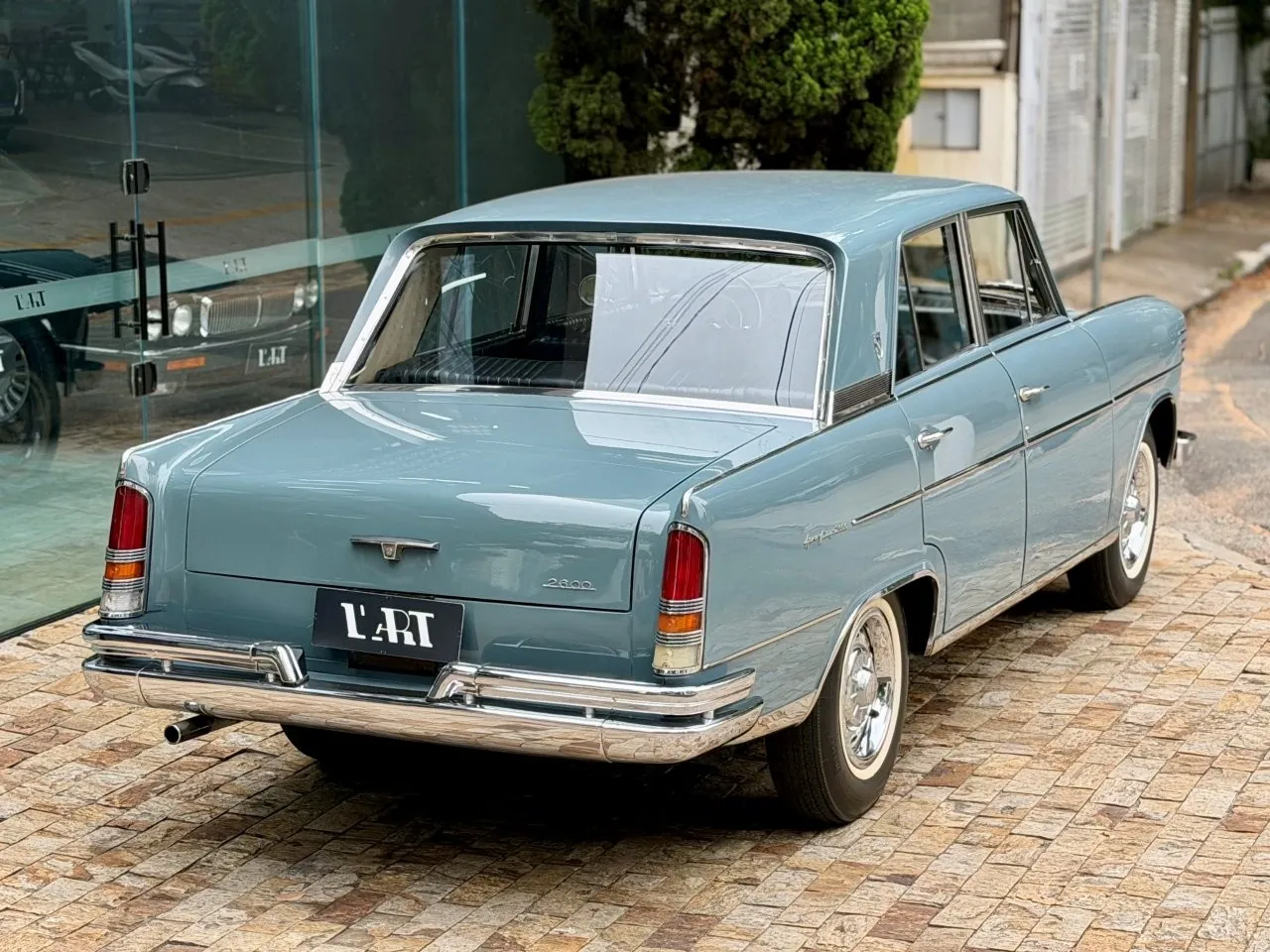 Registro fotográfico de Aero-Willys 1968 para análise de carroceria