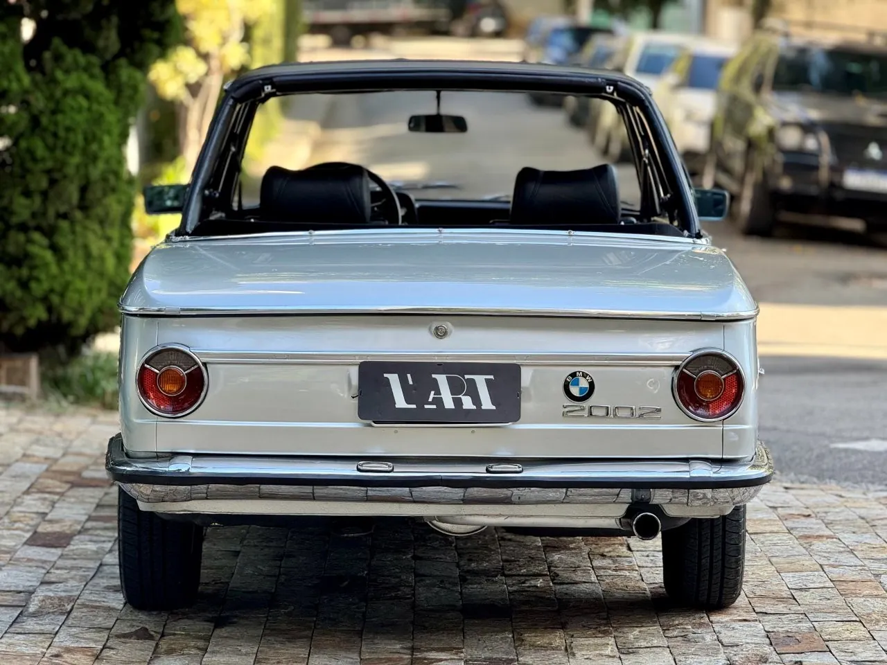 Detalhe da capota traseira do BMW 2002 Baur