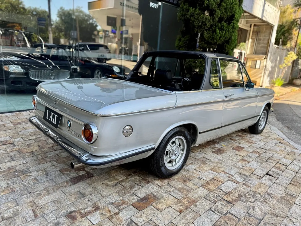 BMW 2002 Baur preservado em exposição