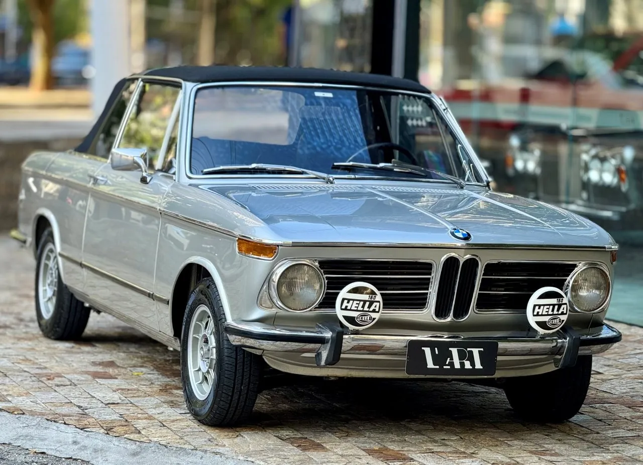 Este BMW 2002 abre o teto mas um erro estrutural pode custar uma fortuna