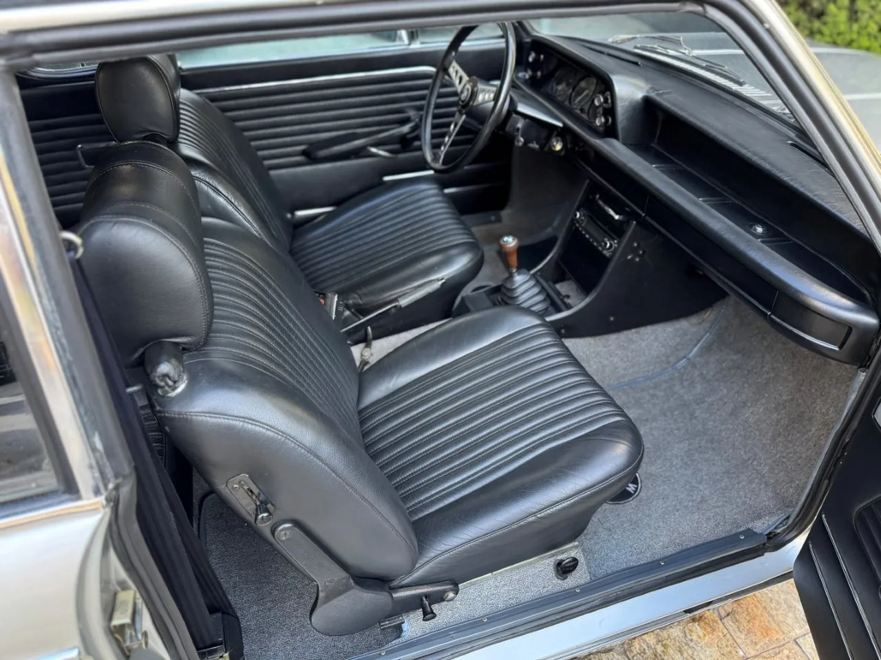 Estrutura de teto do BMW 2002 Baur