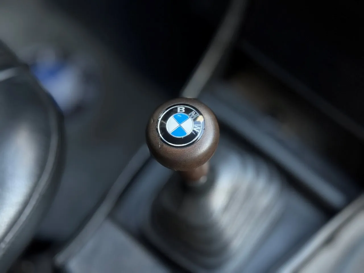 Traseira e detalhes de acabamento do BMW 2002 Baur 1973