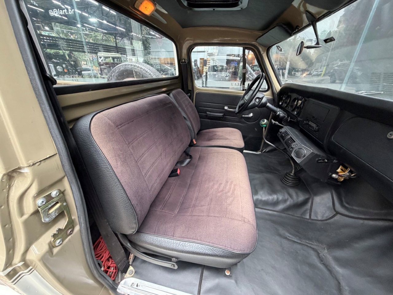 Chevrolet D10 Custom S cabine simples ano 1984 em vista geral