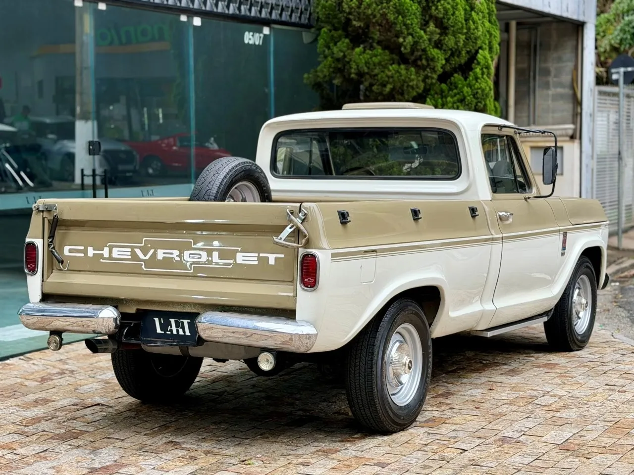Motor e cofre da Chevrolet D10 Custom S 1984 com mecânica Perkins