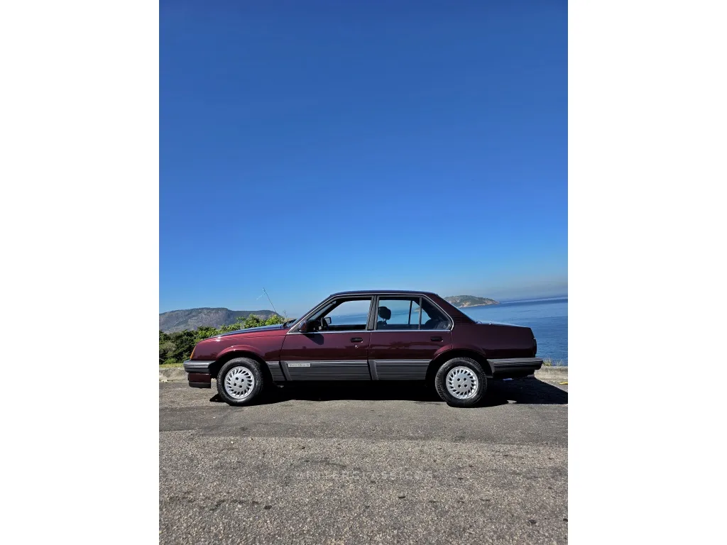 Chevrolet Monza Classic 2.0 1989 em apresentação para avaliação de compra