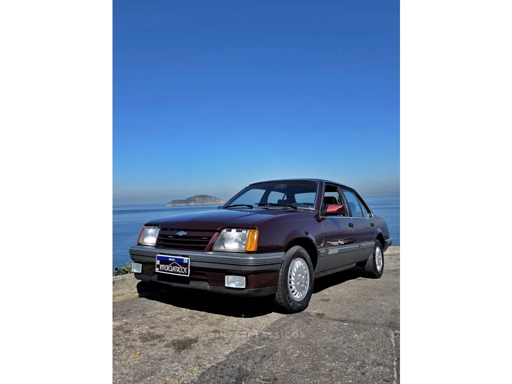 Chevrolet Monza Classic 1989 em vista de coleção