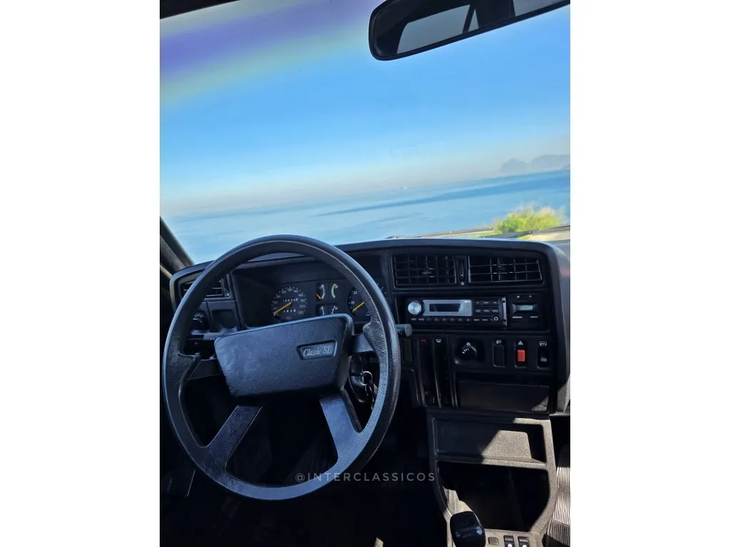 Cofre do motor do Chevrolet Monza Classic 2.0 1989