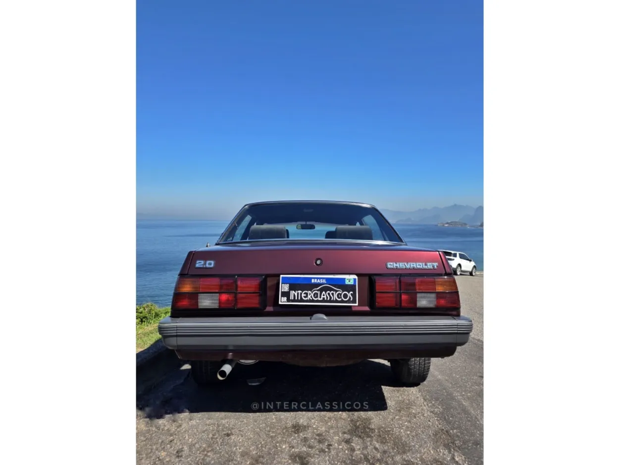 Chevrolet Monza Classic 2.0 1989: o luxo aparece primeiro, mas é a estrutura que decide a compra