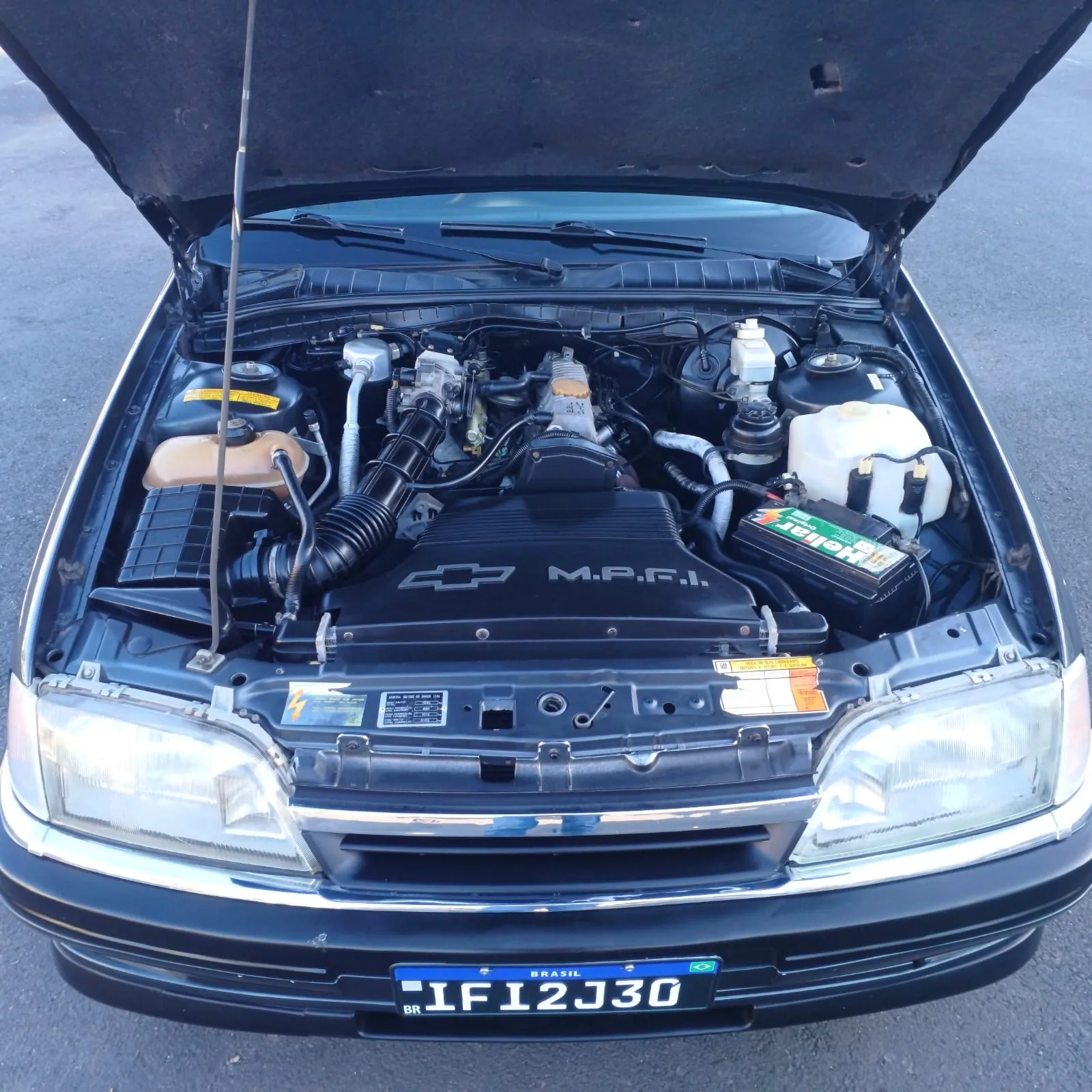 Compartimento mecânico da Chevrolet Omega Suprema 2.2 1996