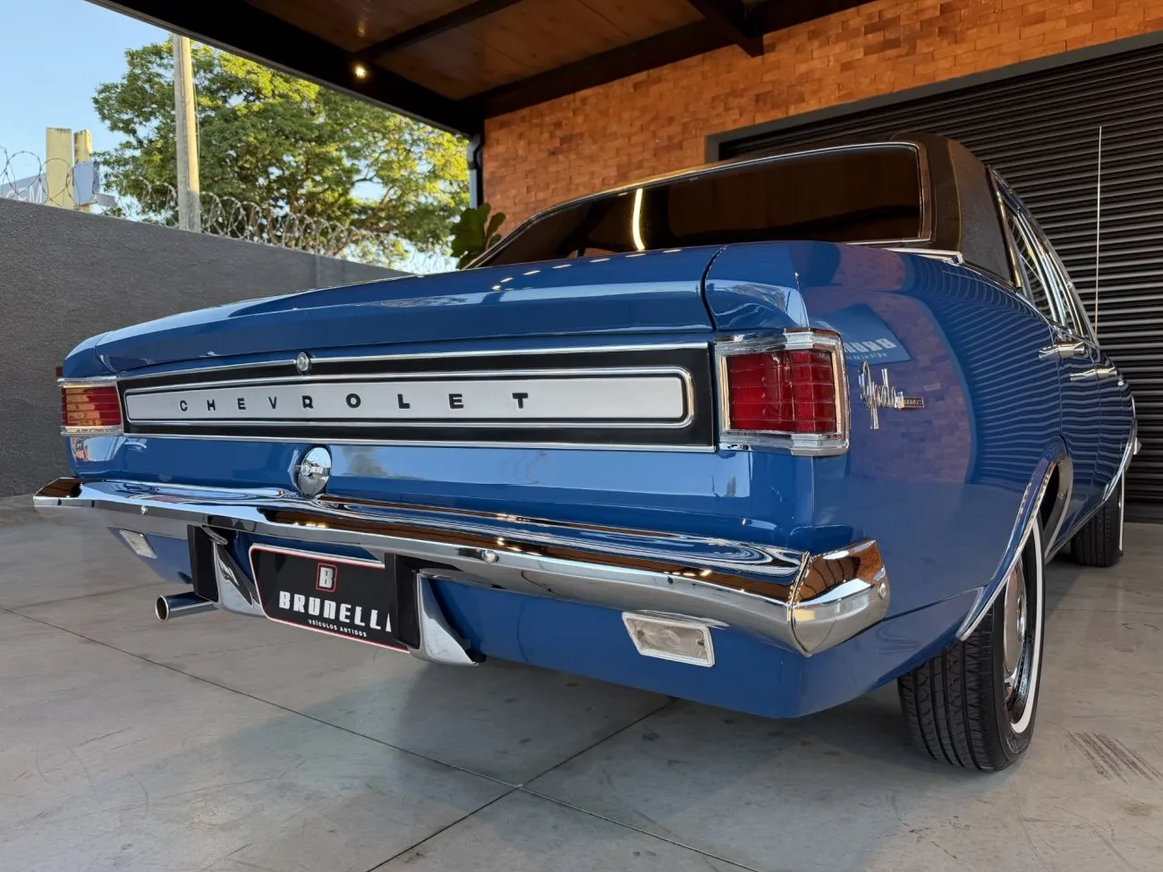 Interior do Opala 1971 com câmbio manual na coluna
