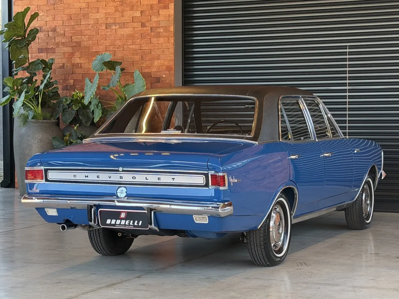 Este Opala De Luxo 1971 parece impecável, mas estes detalhes podem transformar a compra em uma restauração caríssima