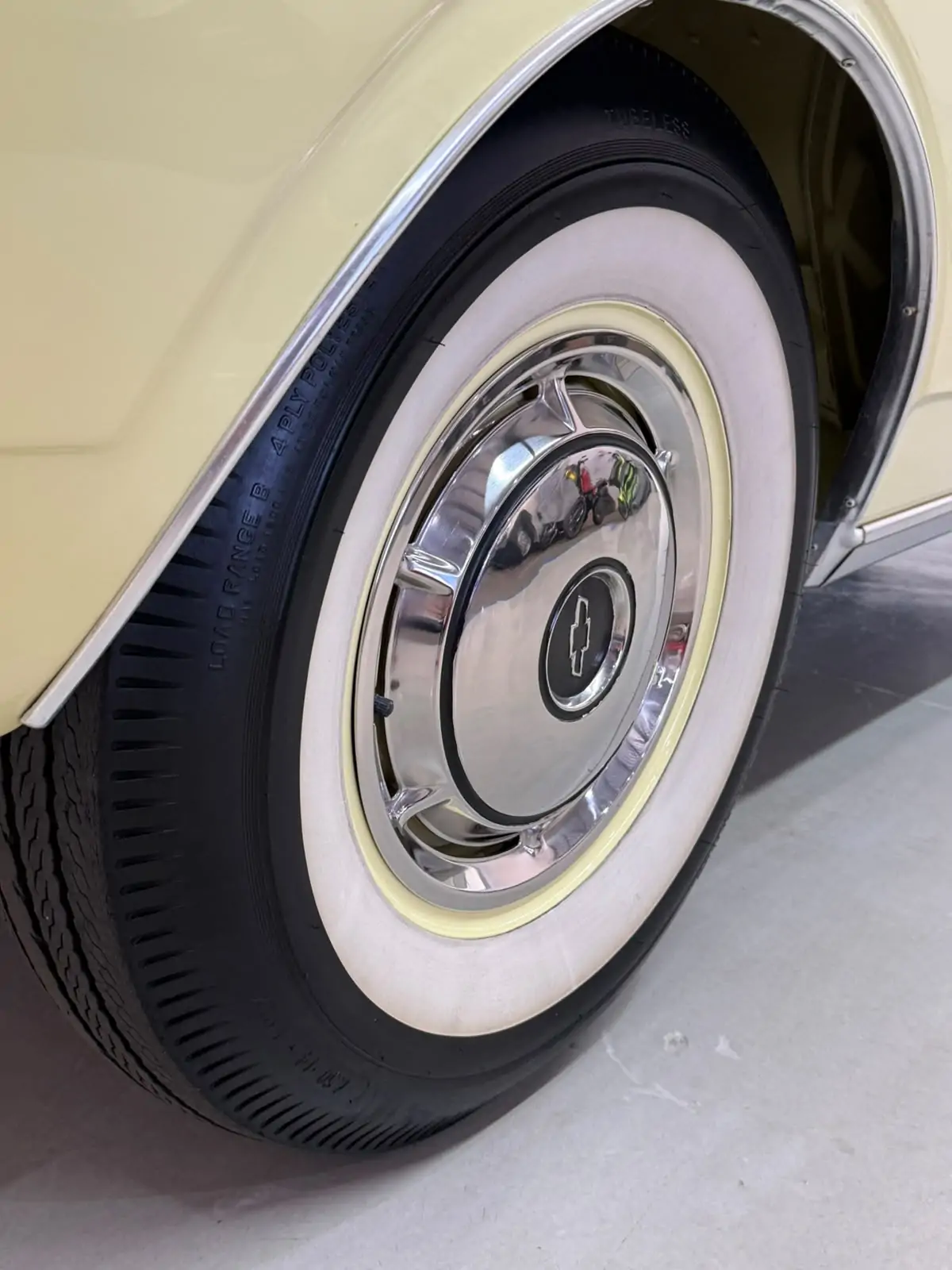 Carroceria do Chevrolet Opala Sedan De Luxo 1970 em fotografia de veículo clássico - foto 4