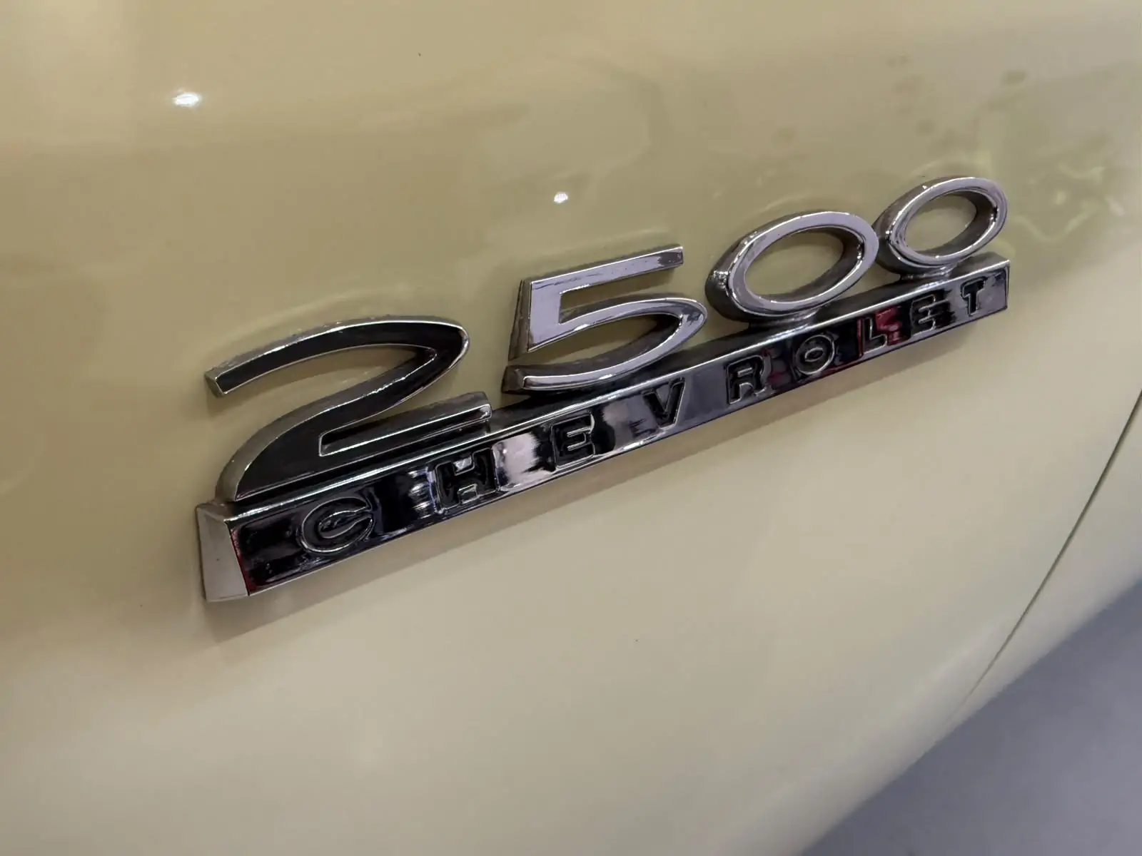Chevrolet Opala quatro portas 1970 em foto para análise de alinhamento e acabamento - foto 6