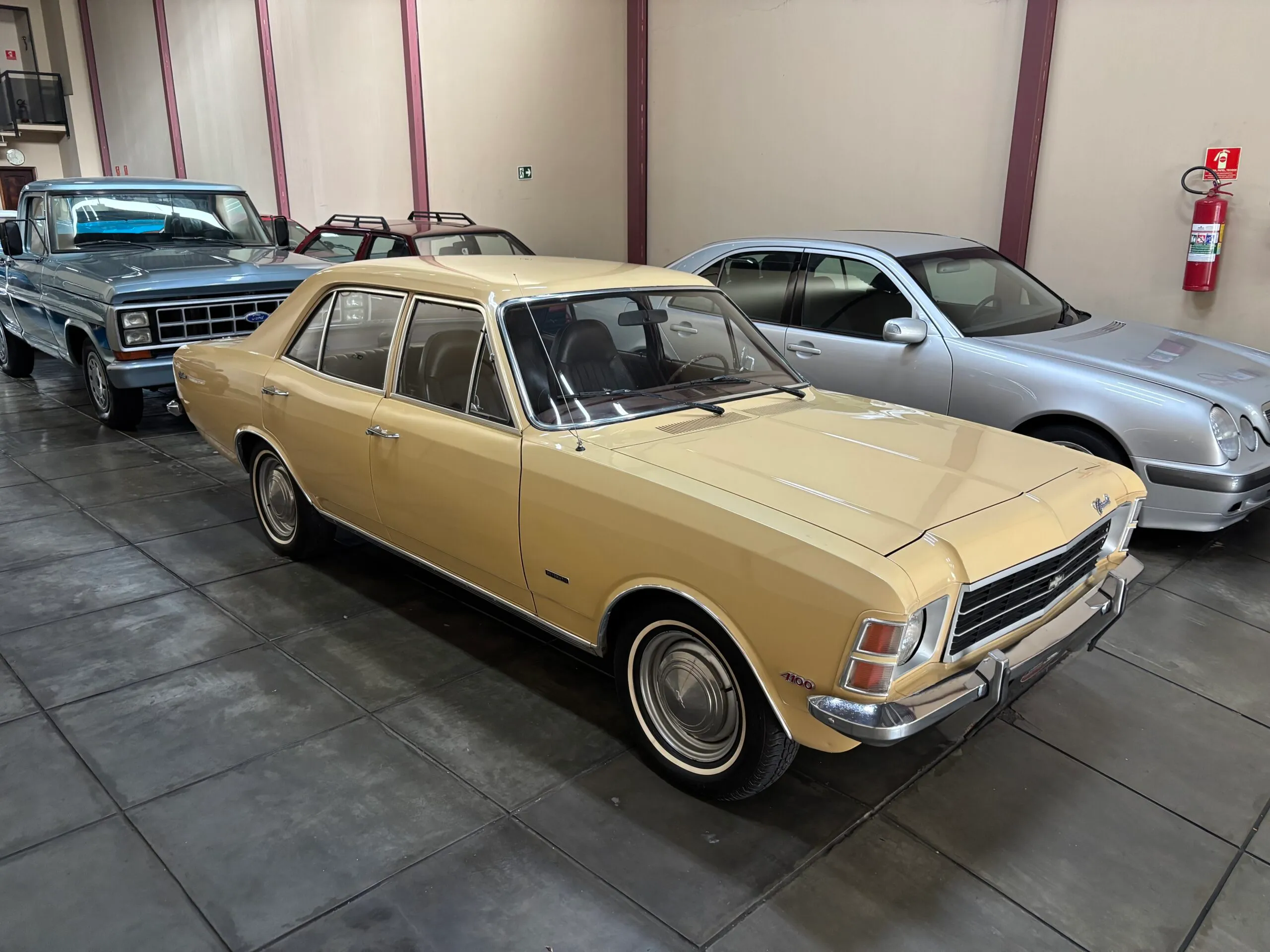 Chevrolet Opala Luxo 1976 carro antigo brasileiro
