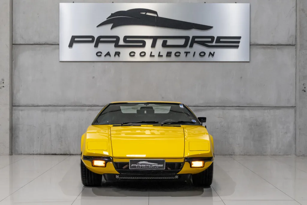Interior e acabamento do De Tomaso Pantera 1972
