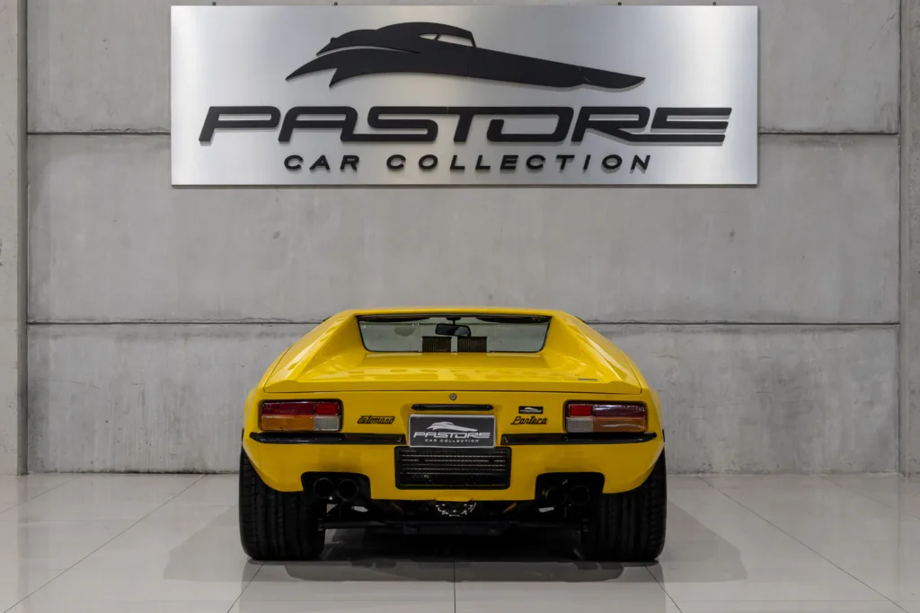 Detalhes de restauração do De Tomaso Pantera 1972