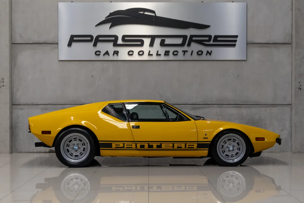 Vista traseira do De Tomaso Pantera Coupé 1972