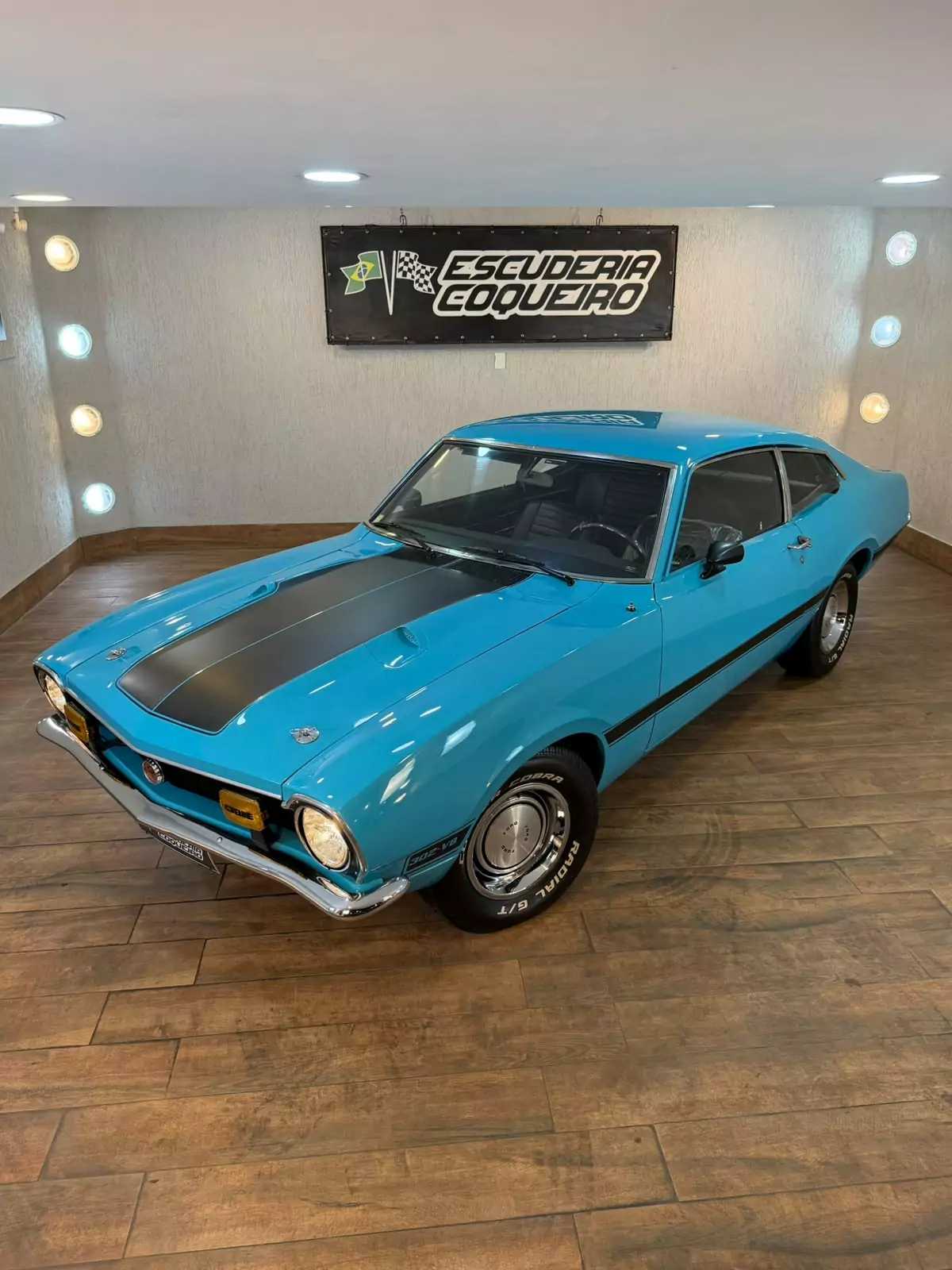 Ford Maverick V8 1976 detalhes externos