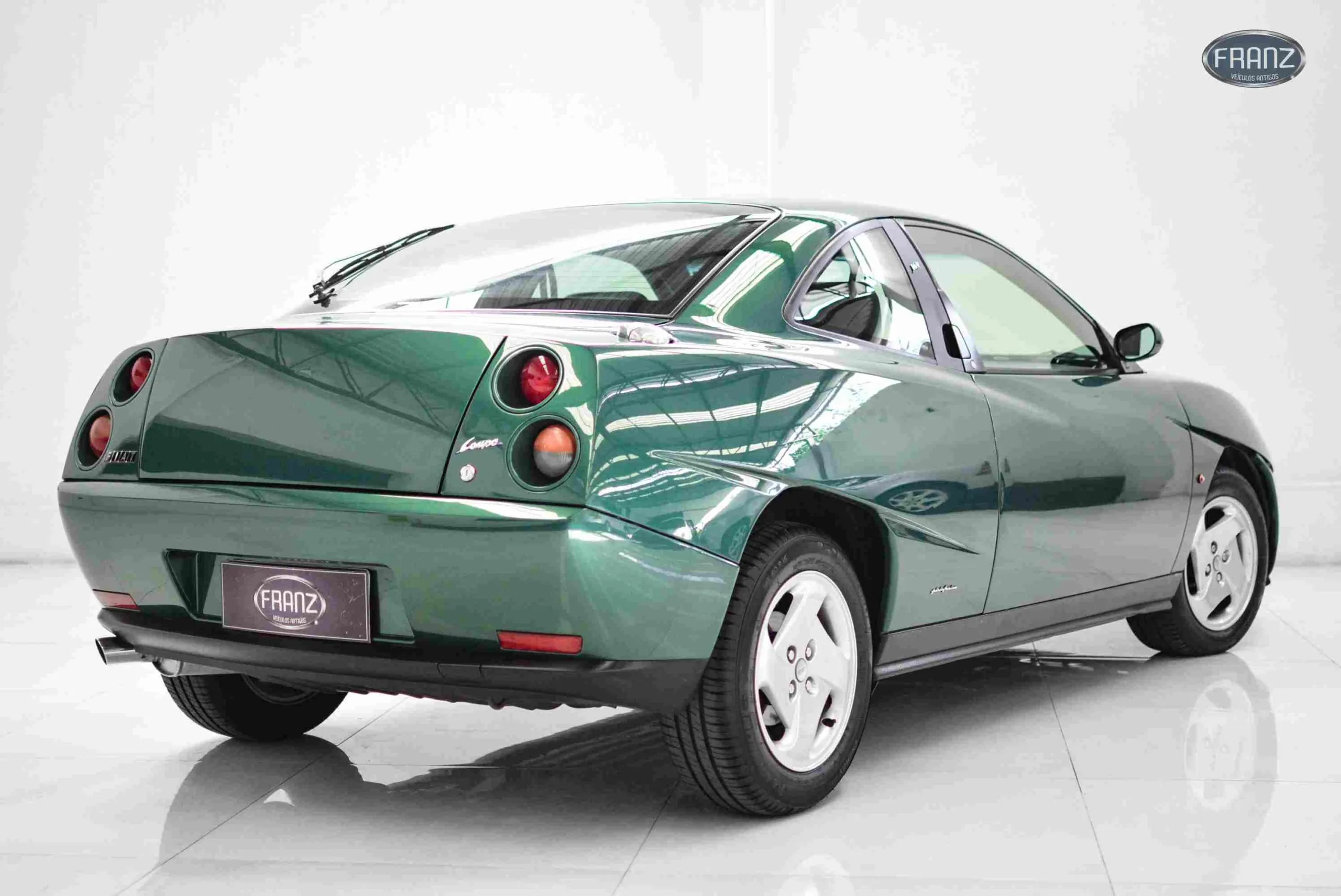Fiat Coupé 16V 1996 visto de frente em guia de compra