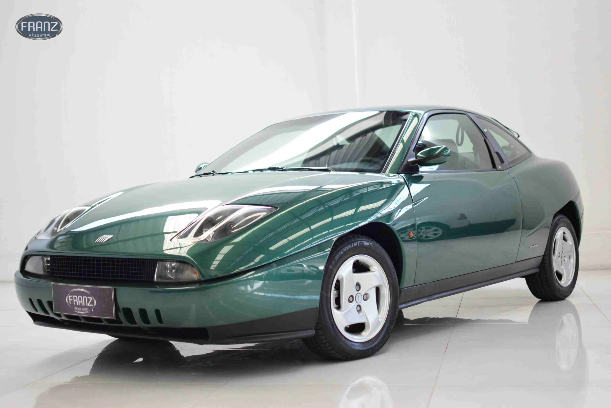 Fiat Coupé 1996 com câmbio manual de cinco marchas