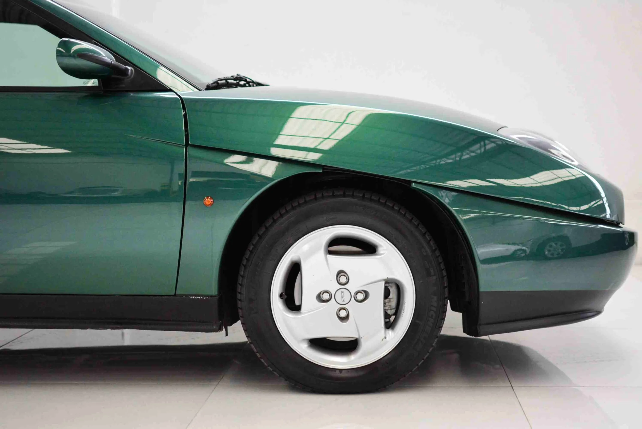 Fiat Coupé 1996 conservado em análise para coleção