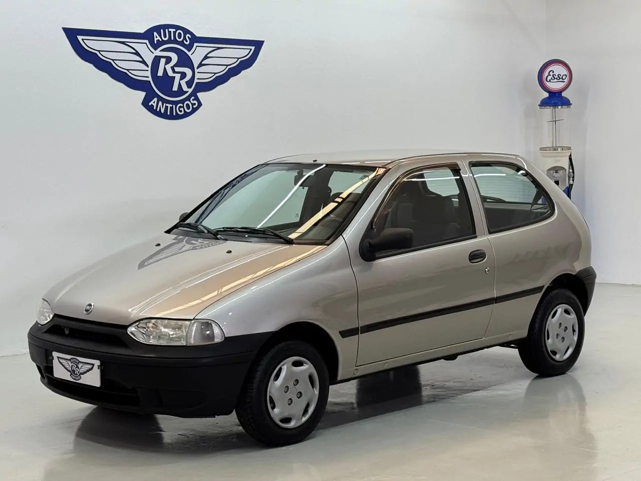 Fiat Palio Young 1.0 2000 modelo 2001 em vista externa