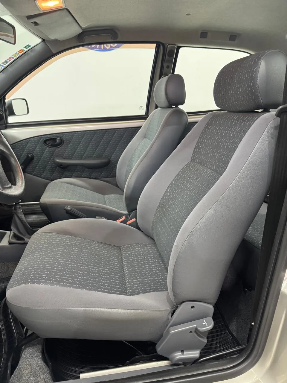 Interior preservado do Fiat Palio Young de duas portas