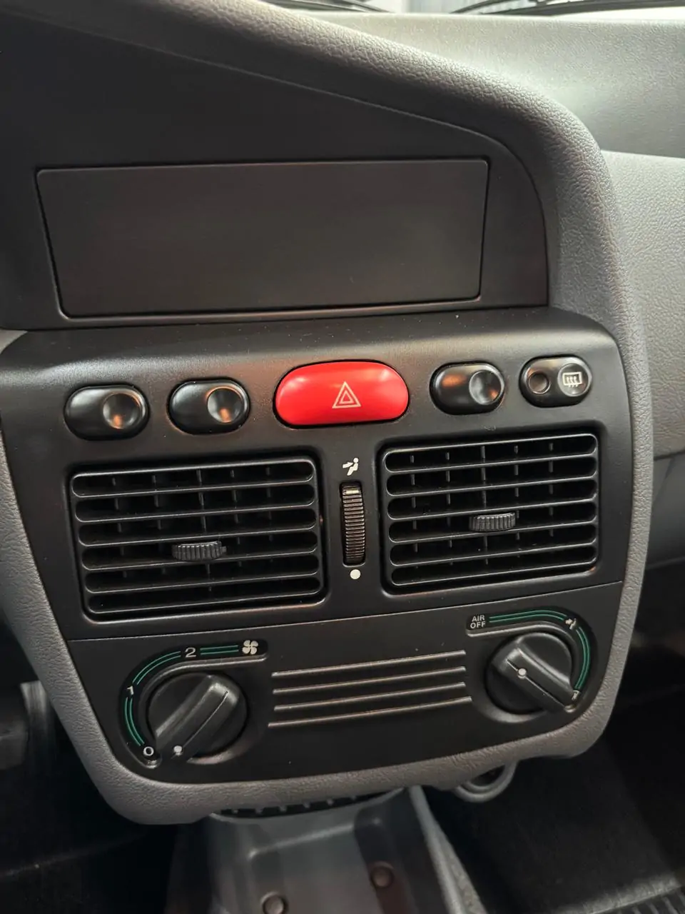 Fiat Palio Young 2000 modelo 2001 em inspeção de originalidade