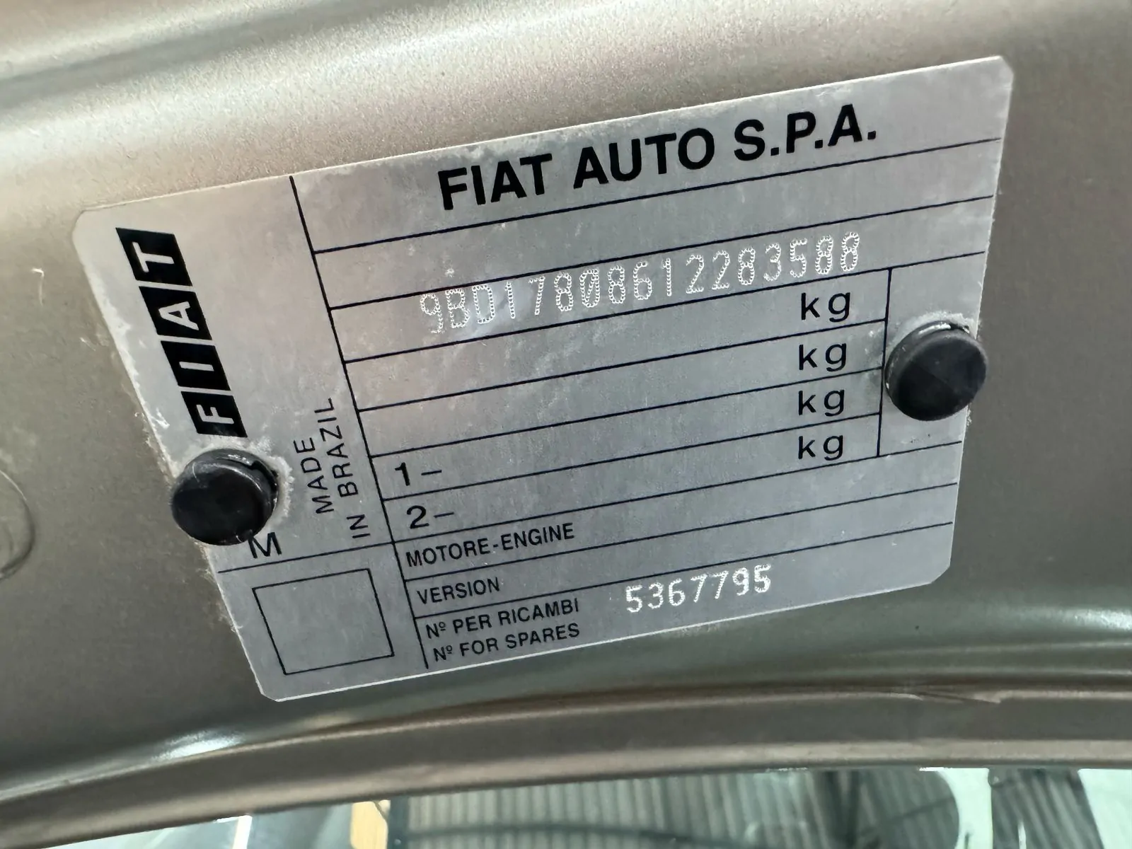 Cofre do motor Fiasa 1.0 do Fiat Palio Young