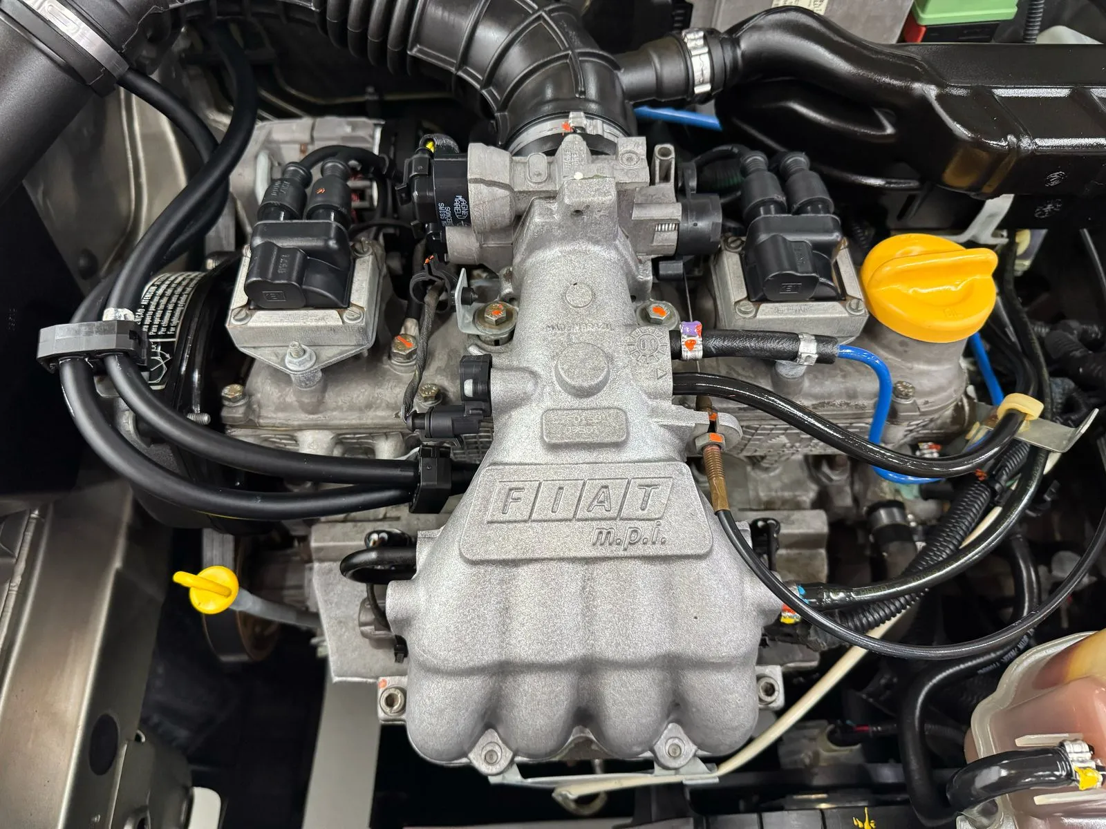 Fiat Palio Young em condição de teste de rodagem e avaliação