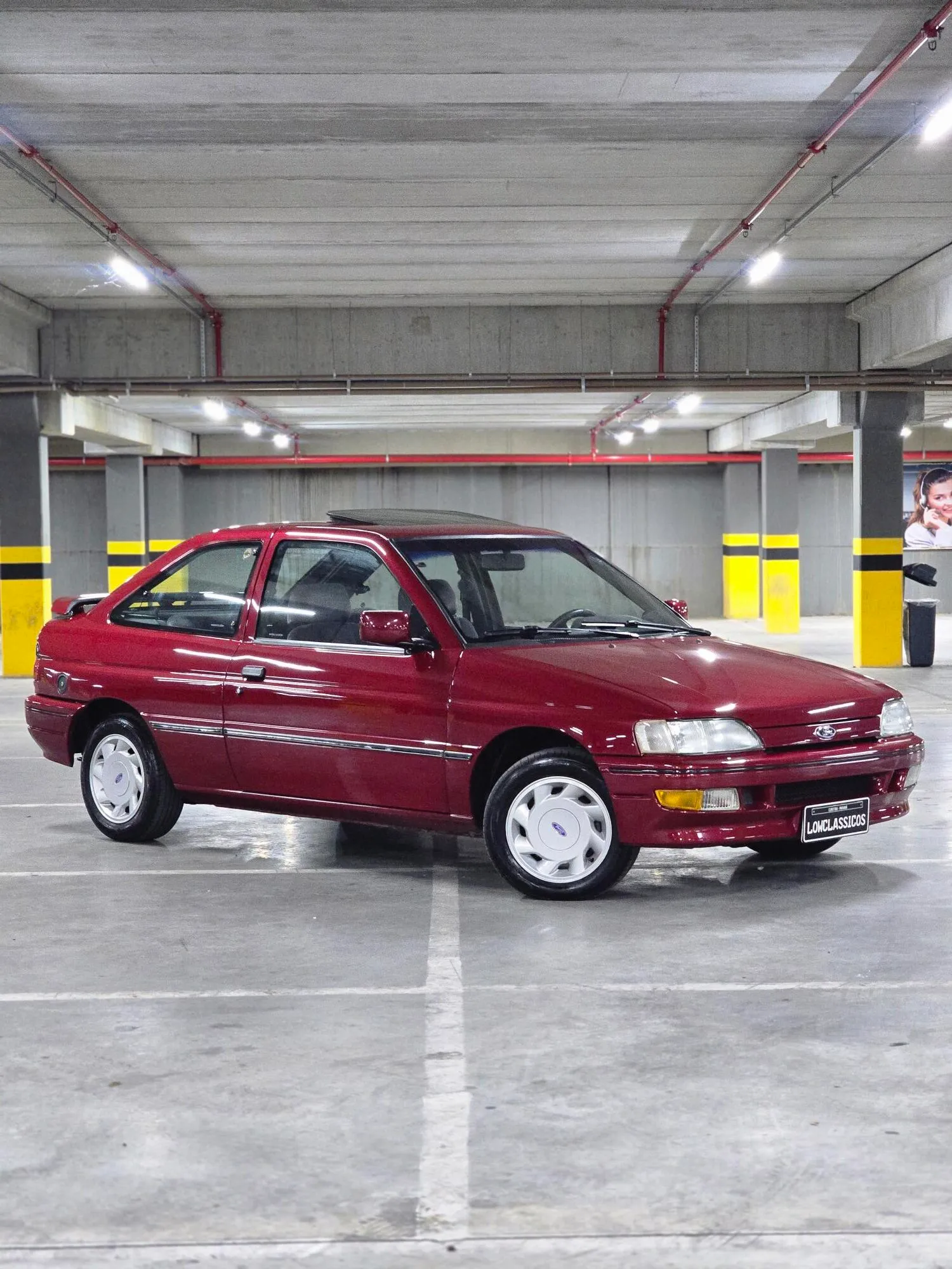 Ford Escort XR3 1994 visto de frente para identificação do conjunto externo