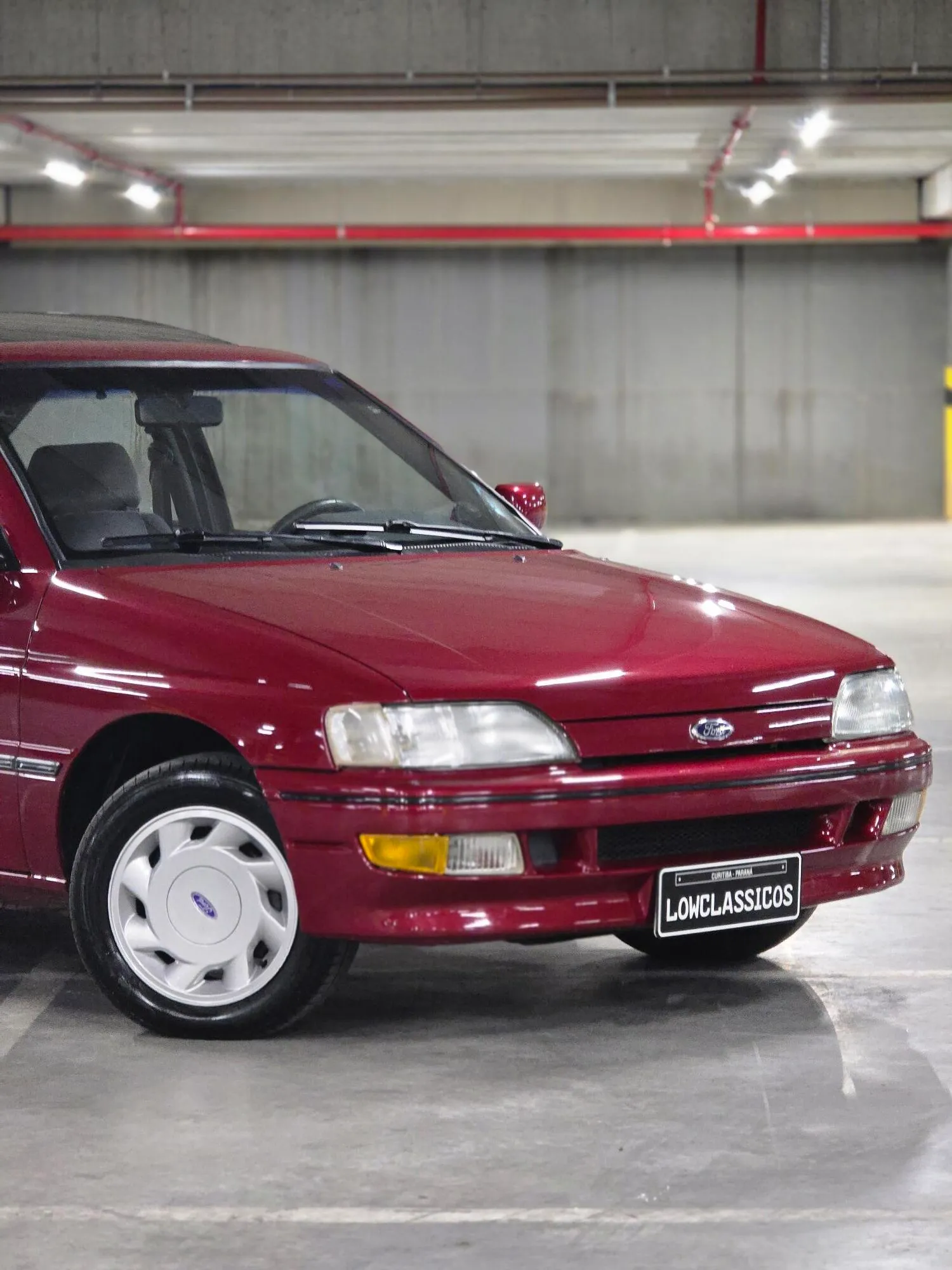 Perfil lateral do Ford Escort XR3 1994 com carroceria hatch de duas portas