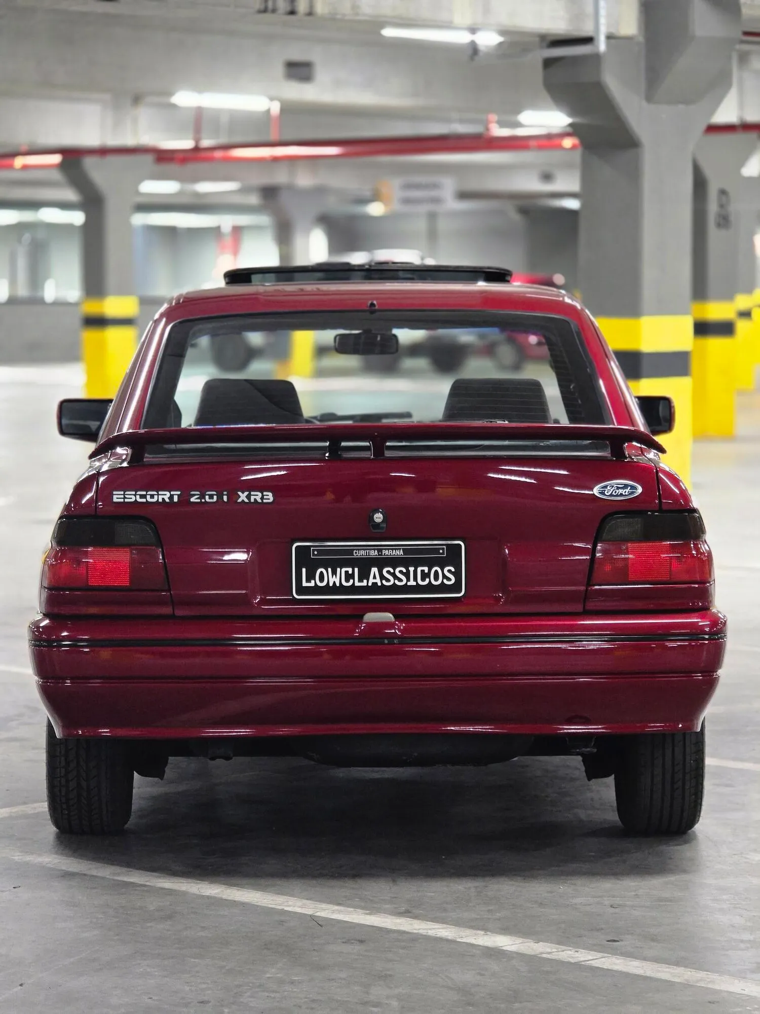 Detalhes externos do Ford Escort XR3 1994 para análise de originalidade