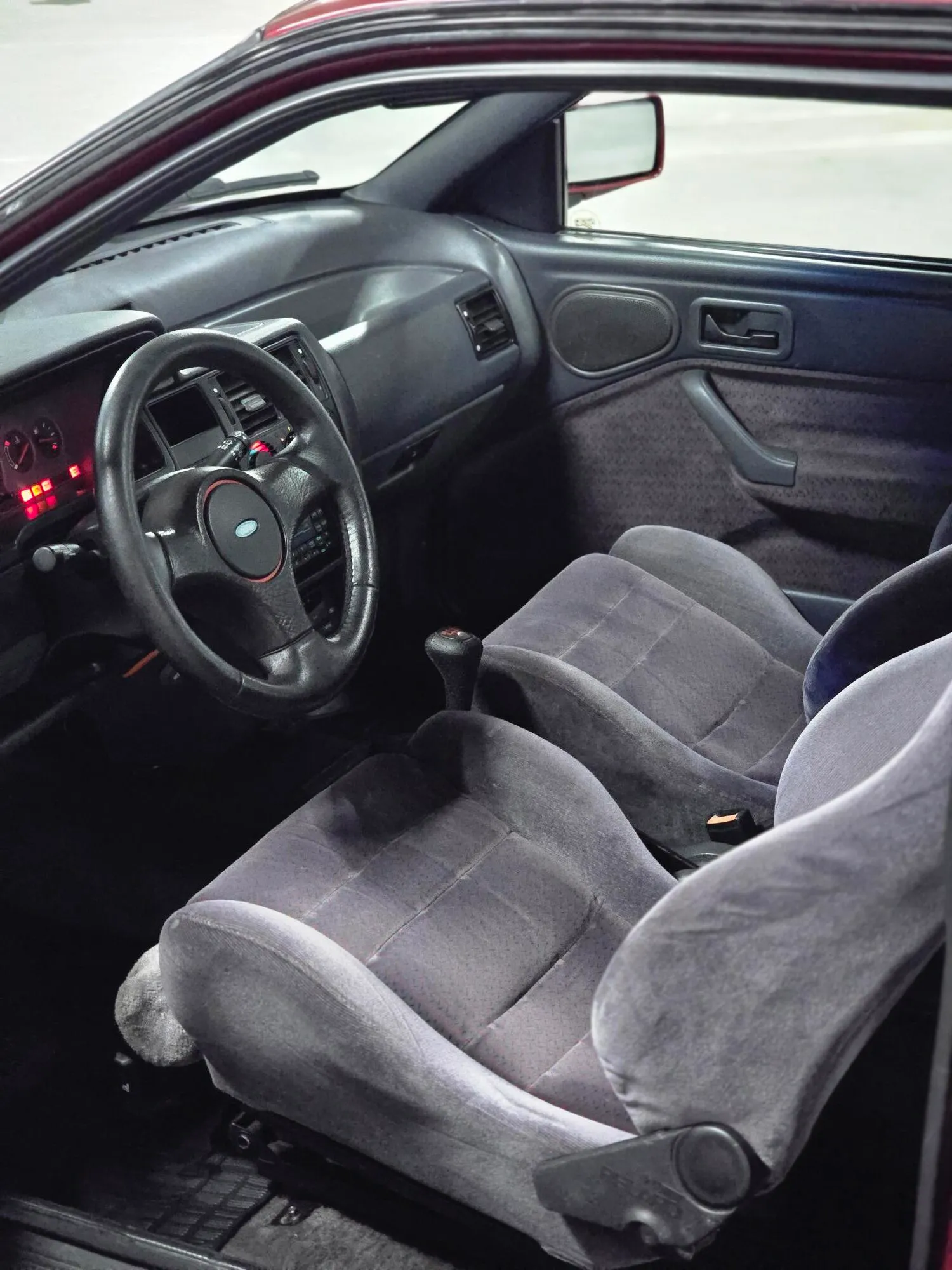 Rodas suspensão e freios do Escort XR3 1994 em inspeção pré-compra