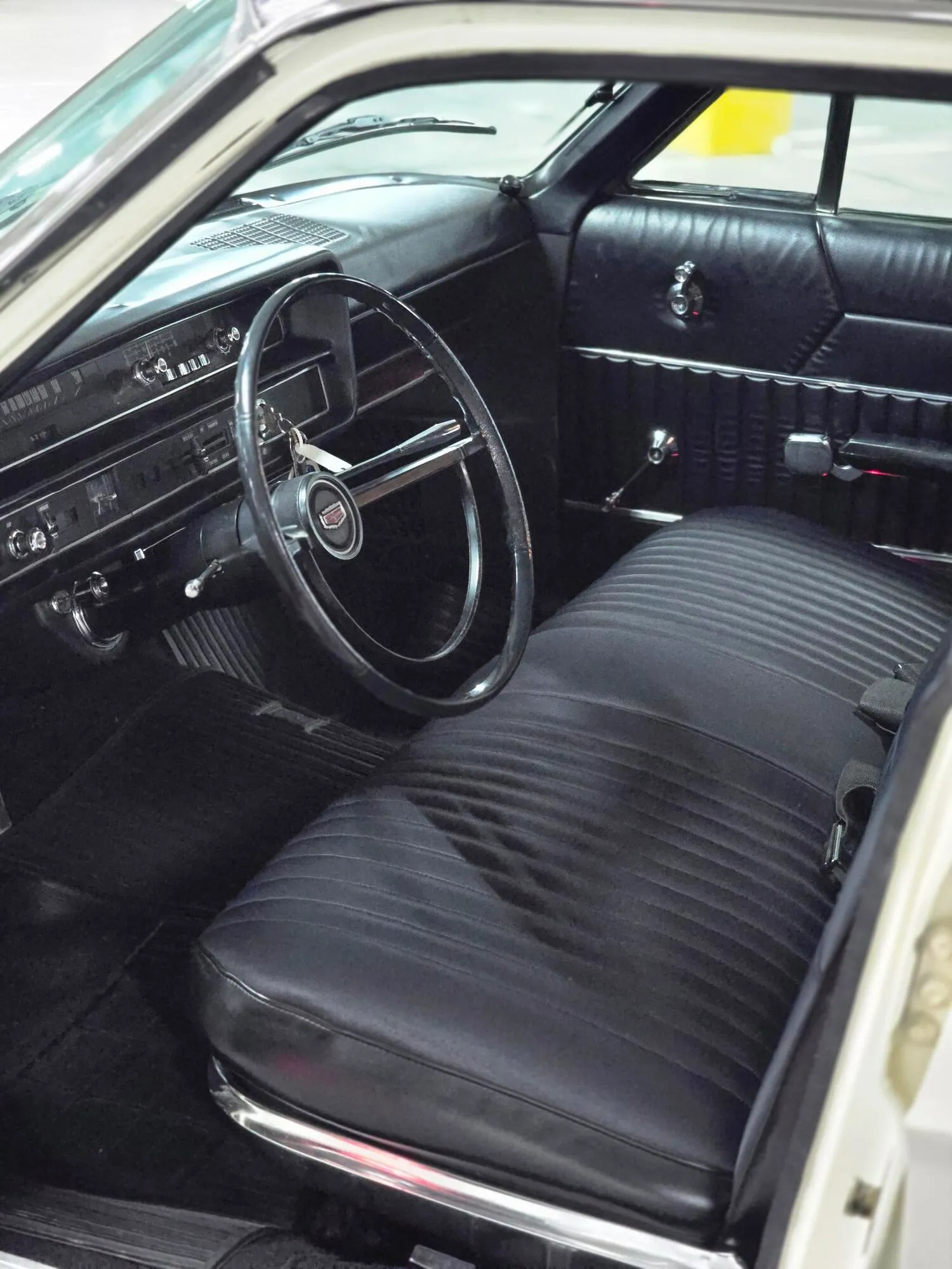 Carroceria do Ford Galaxie LTD 1976 em inspeção