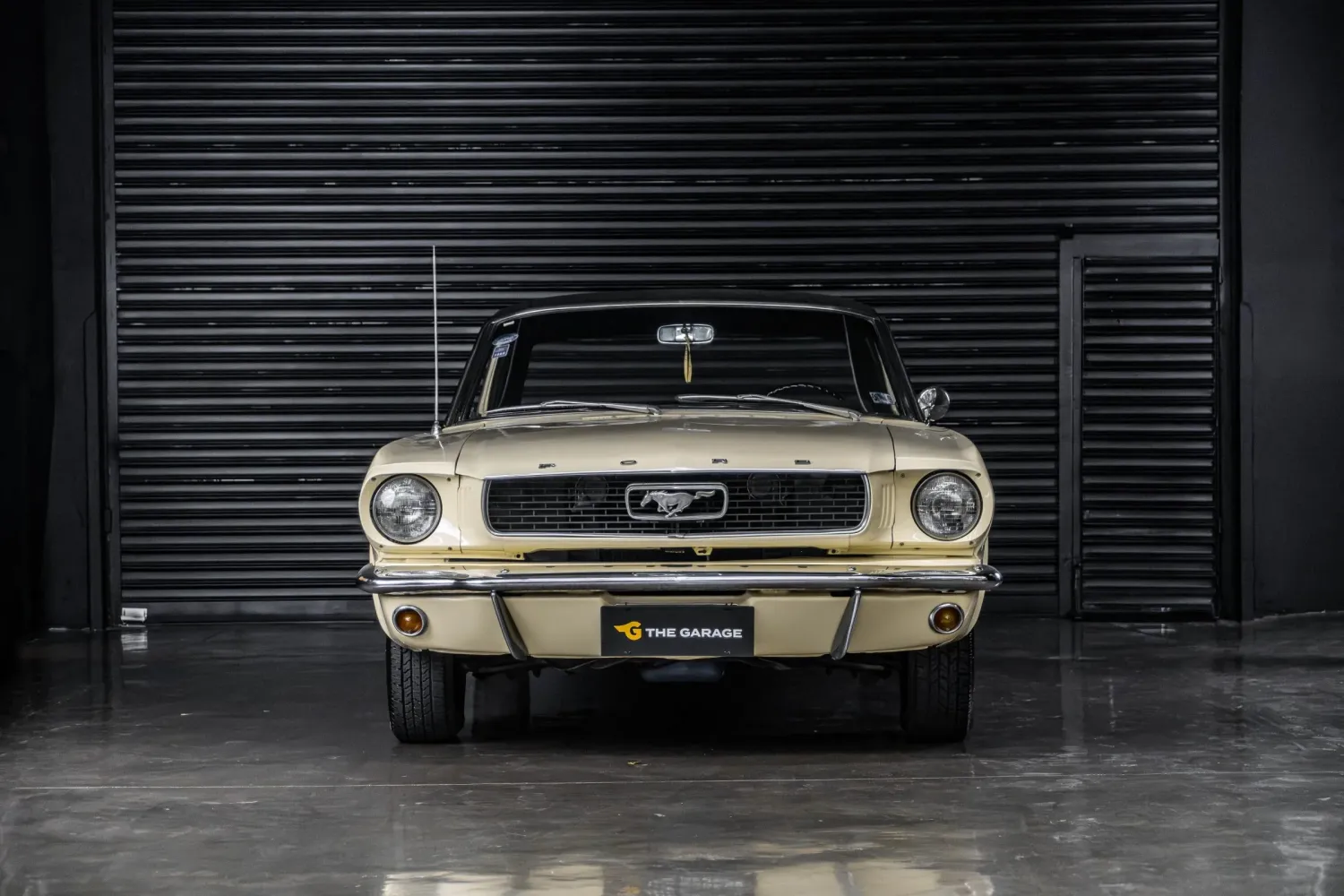 Ford Mustang Hardtop 1966 em teste visual de conservação