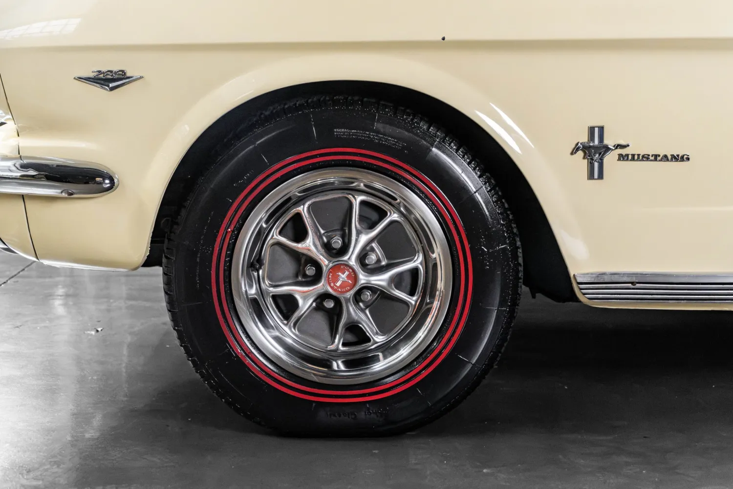 Mustang 1966 Springtime Yellow em galeria de fotos de carros antigos