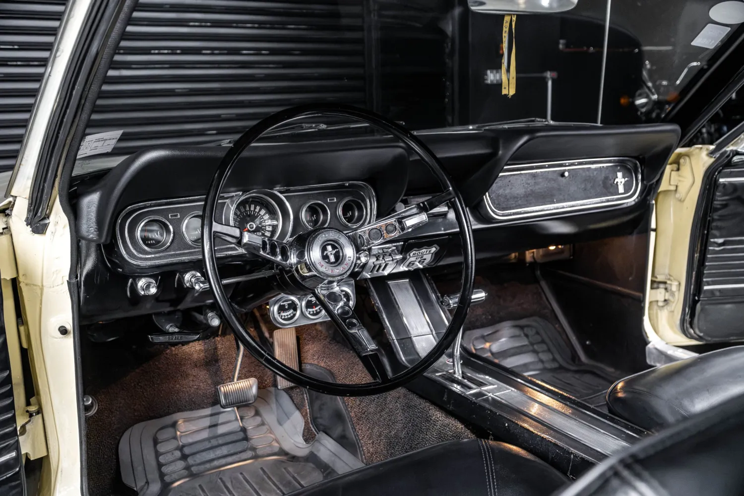 Ford Mustang 1966 V8 Springtime Yellow fotografia para colecionadores
