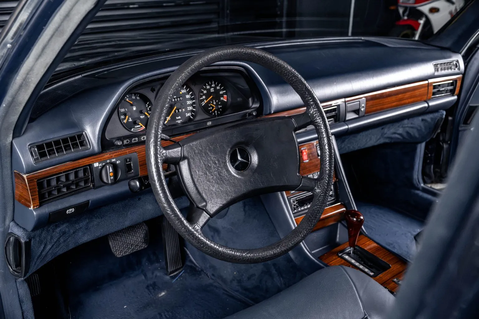 Mercedes-Benz 280 SE 1981 clássica preservada