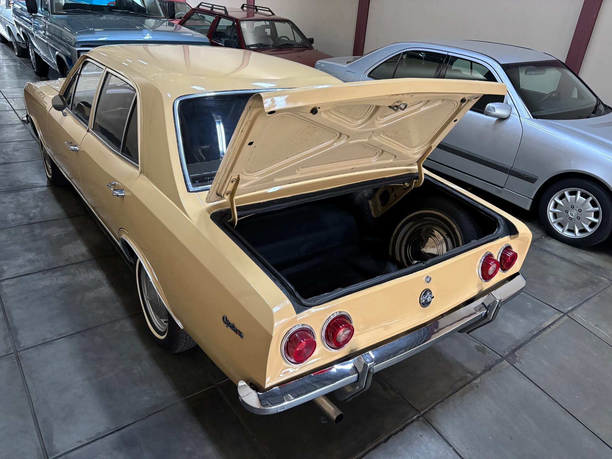 Chevrolet Opala 4100 automático 1976 clássico brasileiro