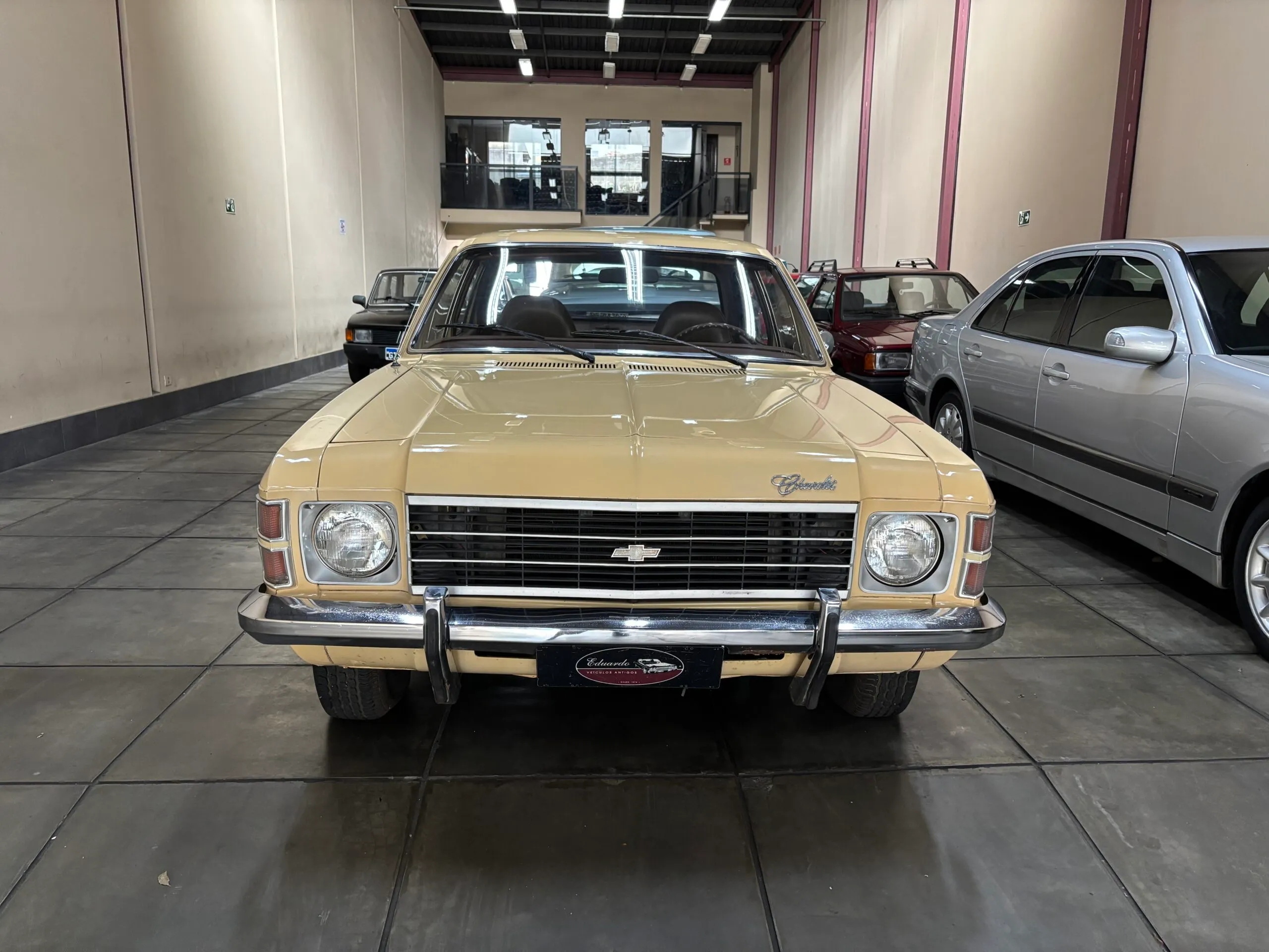 Chevrolet Opala 1976 quatro portas