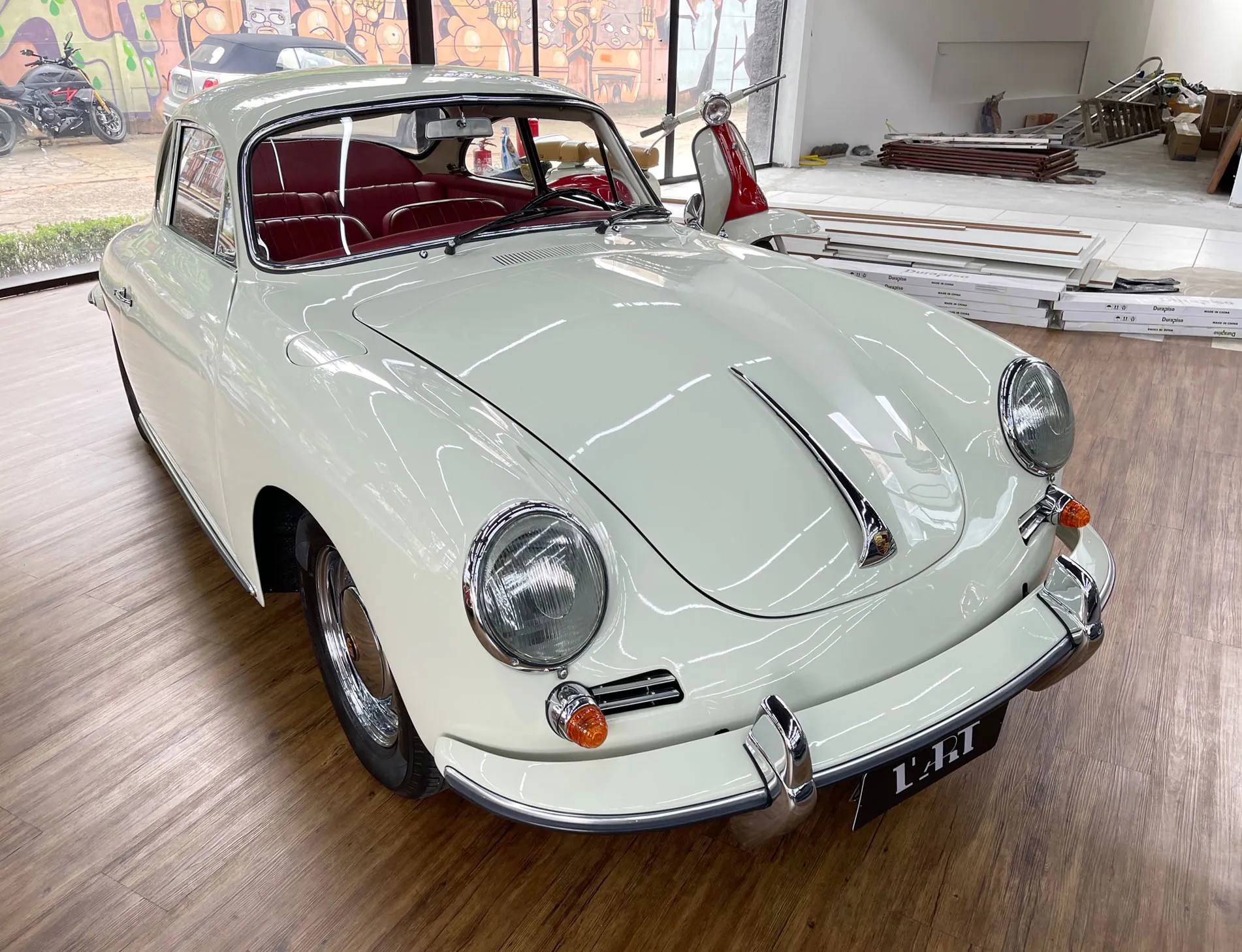 Porsche 356 C Coupé de 1963 com teto fixo e vidro traseiro